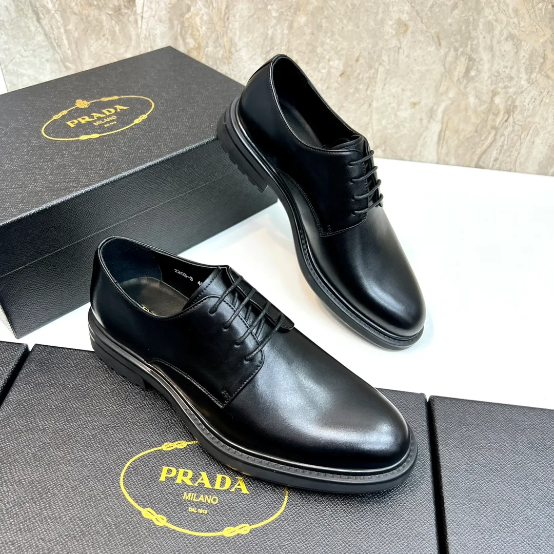Original order quality: P580 Brand: PRADA (Prada) Standard code: Men's size 38/44 (45 can be customized) Grade: Same style as the official website High-quality men's shoes Material: Original cowhide Water-dyed cowhide lining Rubber outsole Style categories: Men's fashionable formal leather shoes Slip-on men's shoes series Young fashion European and American trends British style Top luxury Color: Actual picture